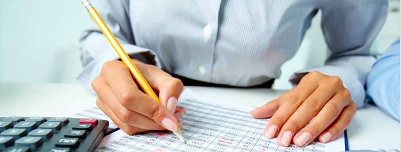 Busta paga di colf e badanti: guida alla compilazione