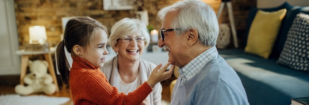 Regione Liguria, 6 mln per assunzioni badanti e baby-sitter: domande entro il 30 settembre