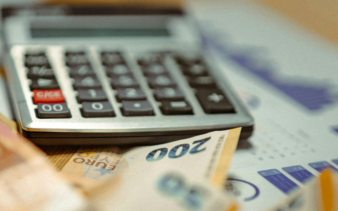 Colf, badanti e baby sitter: ecco come aumentano i minimi retributivi dal 2026